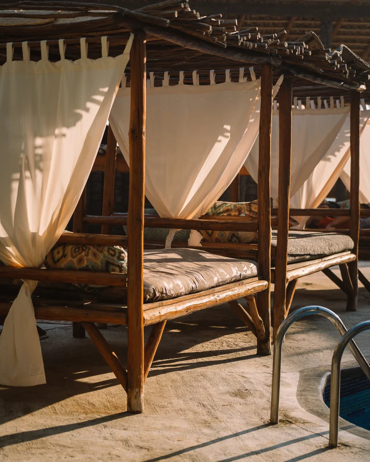 baXar Hotel pool and beach at sunset